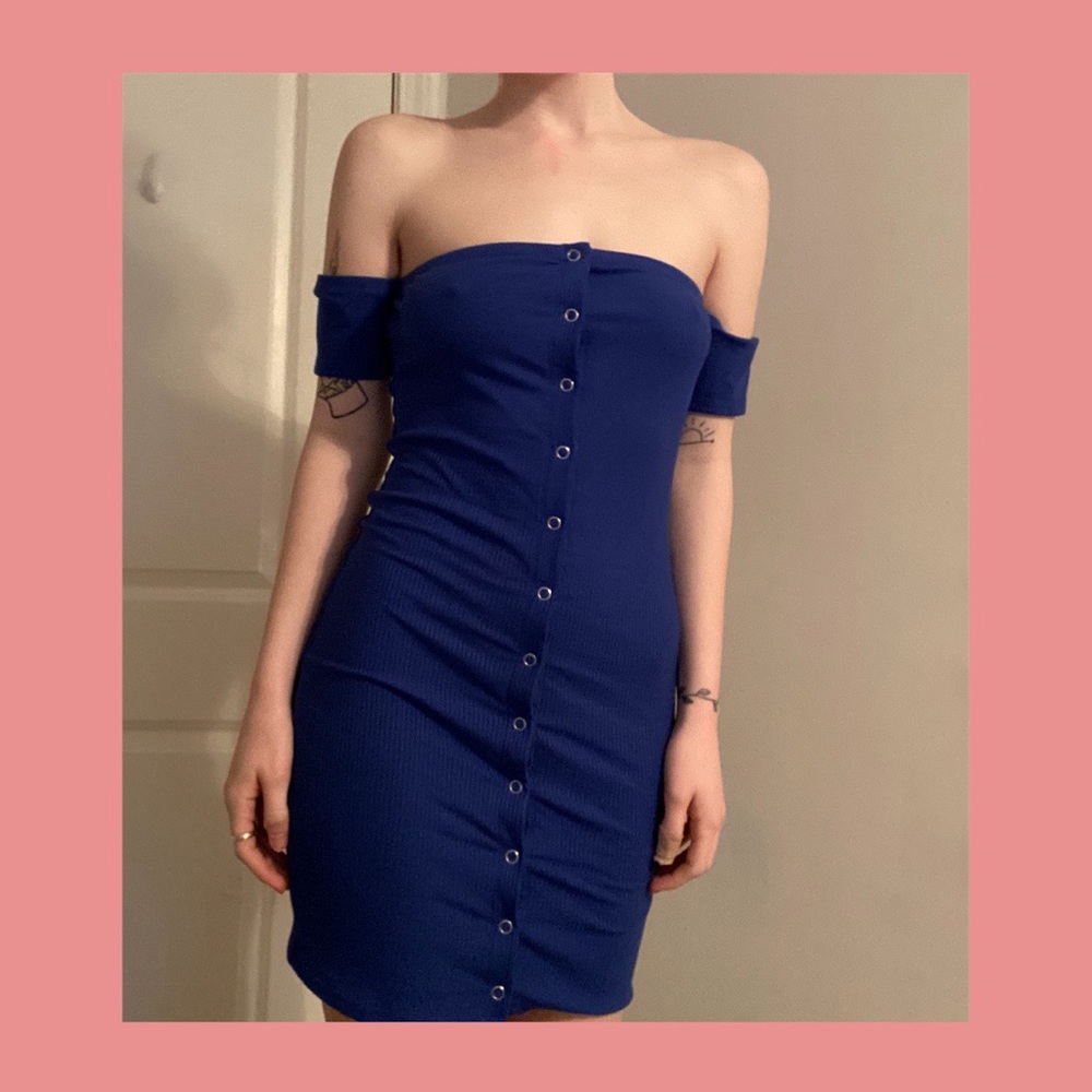 Blue off-the-shoulder snap-button mini dress